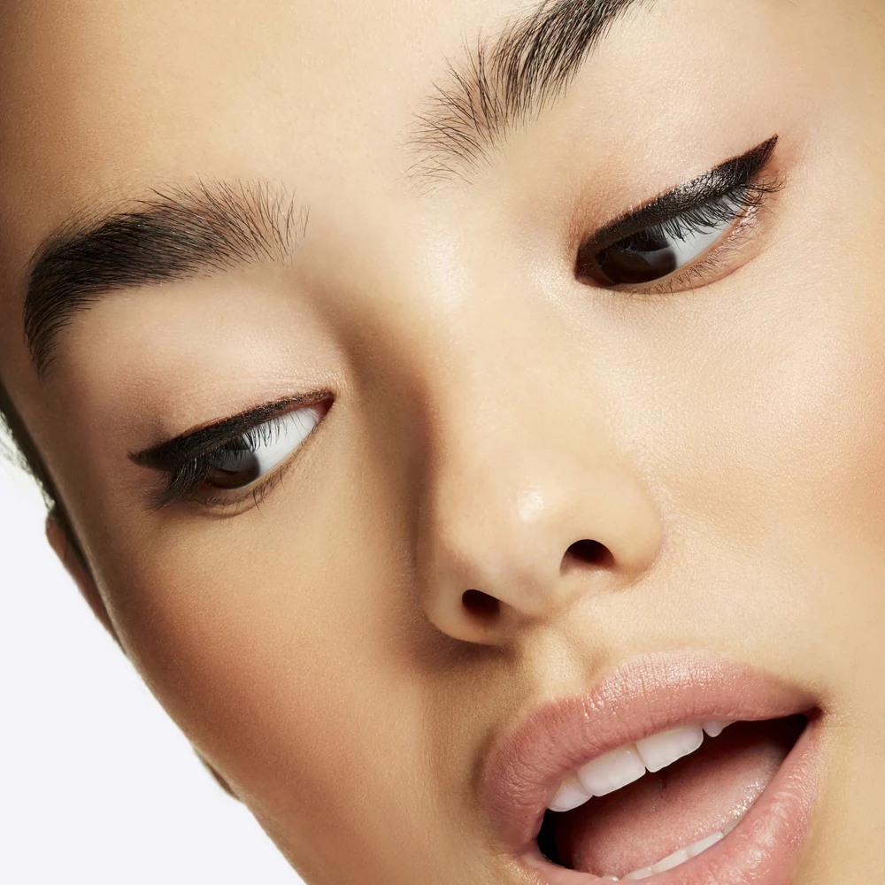 Mac Brushstroke 24-Hour Liner Brushblack - Image 5