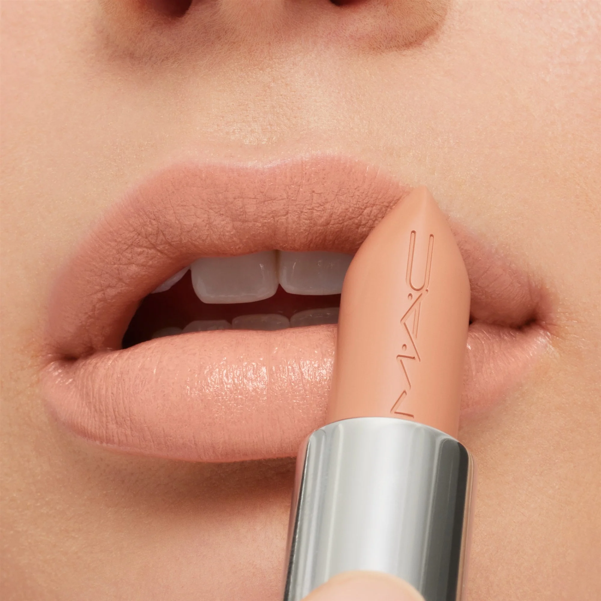 Mac MACximal Sleek Satin Lipstik   Crème D'Nude - Image 3