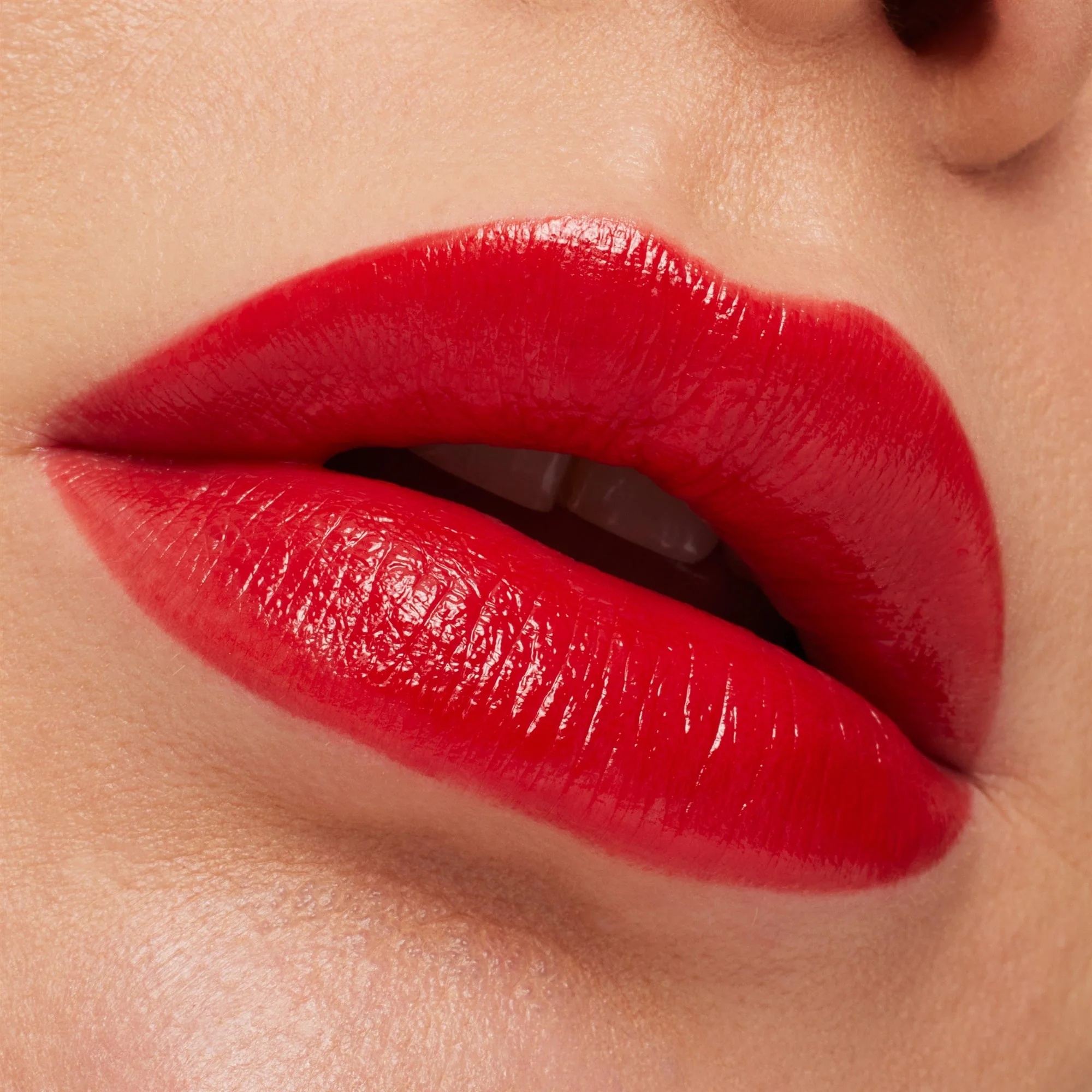 Mac MACximal Sleek Satin Lipstik Left On Red - Image 3
