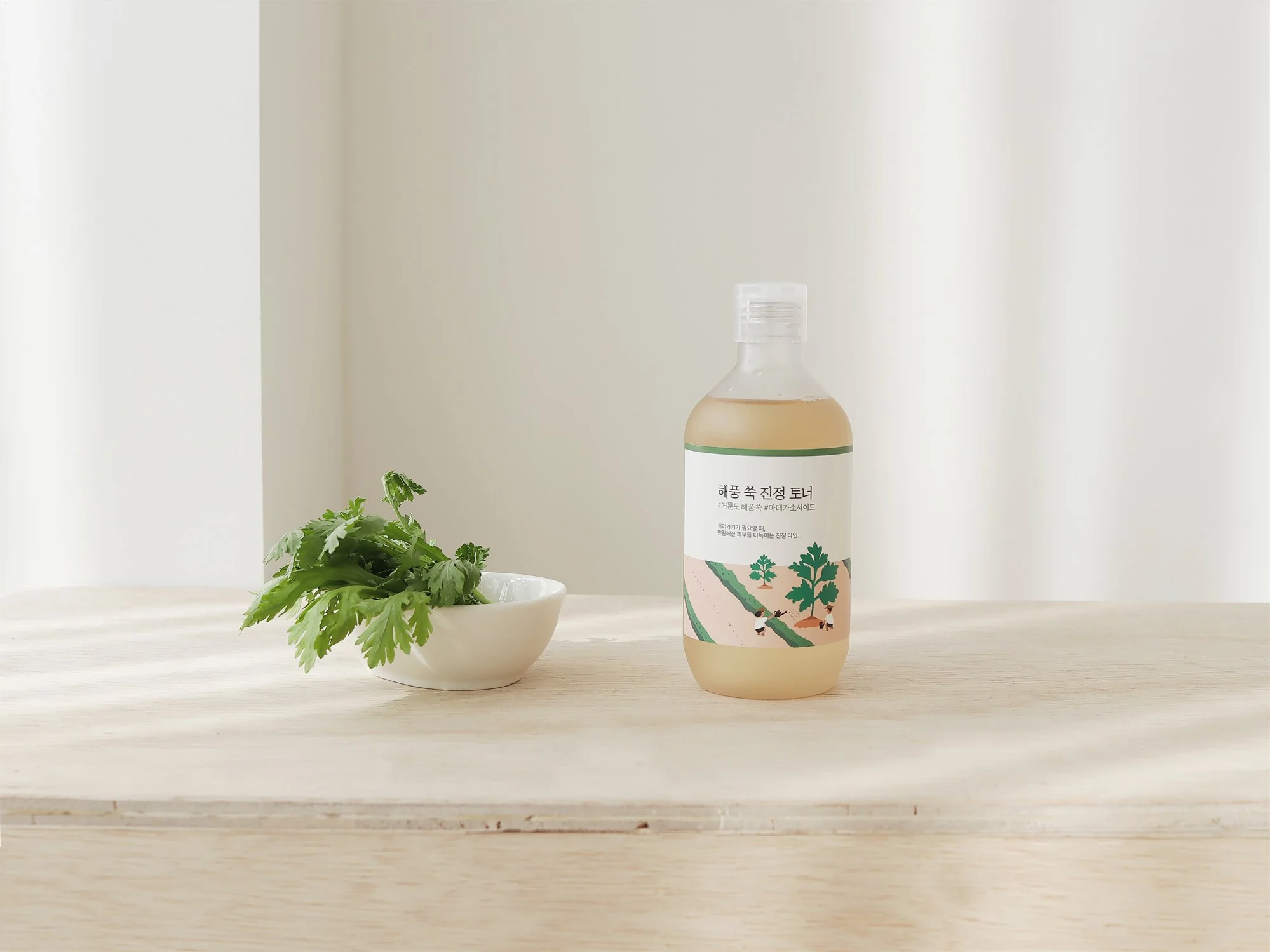 ROUNDLAB Mugwort Calming Toner 300 ml - Image 2
